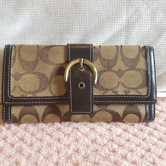 Coach Signature Wallet - Picture 1 of 4